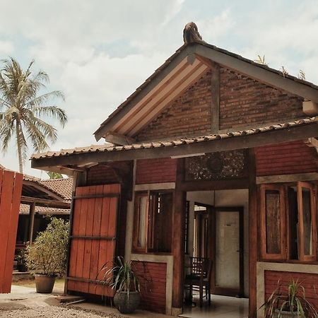 Cempaka Borobudur Guest House Magelang Buitenkant foto
