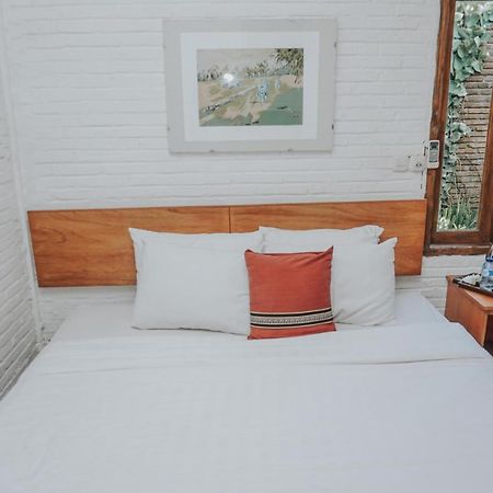 Cempaka Borobudur Guest House Magelang Buitenkant foto