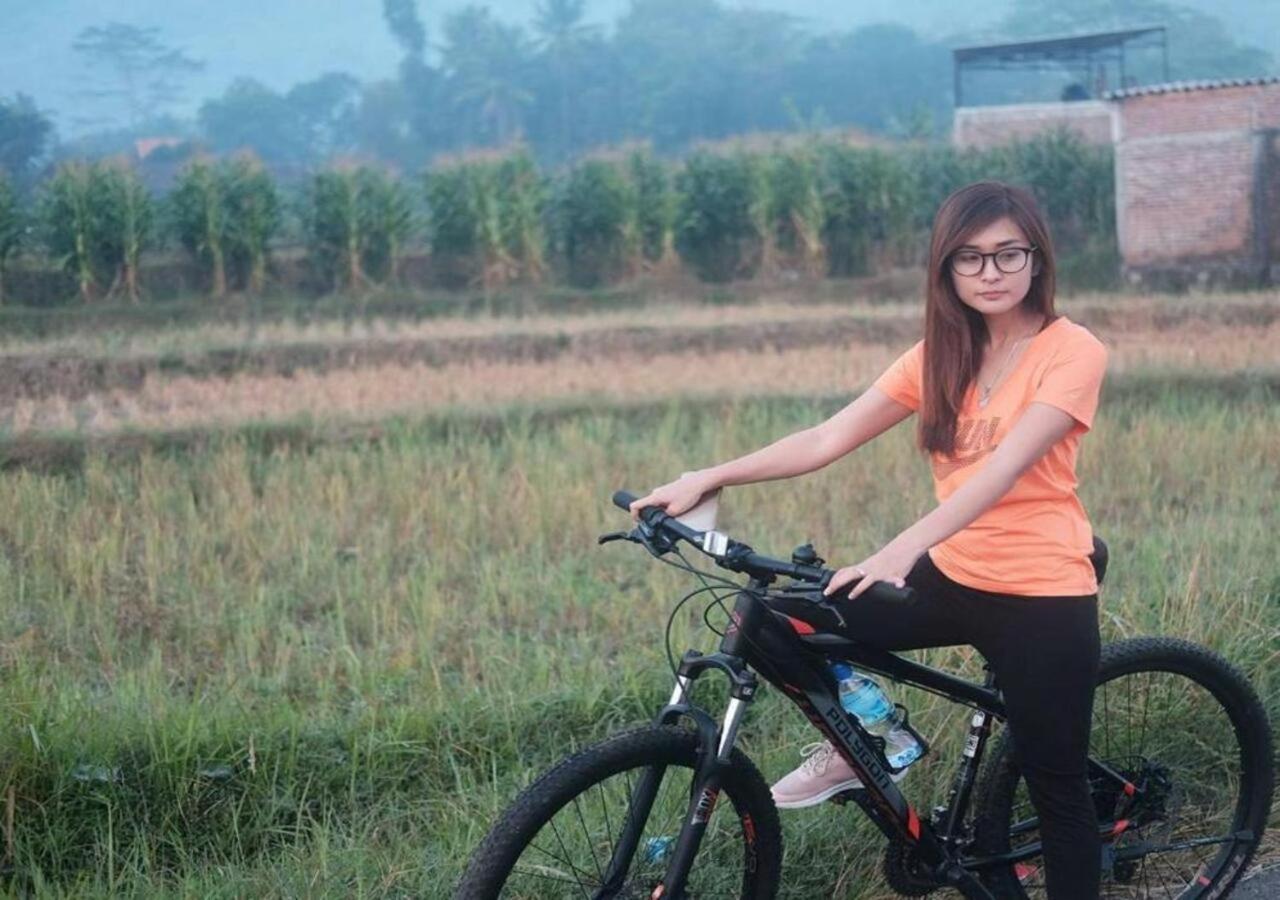 Cempaka Borobudur Guest House Magelang Buitenkant foto
