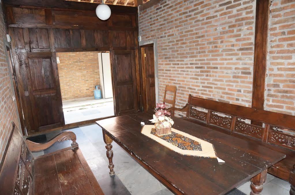 Cempaka Borobudur Guest House Magelang Buitenkant foto
