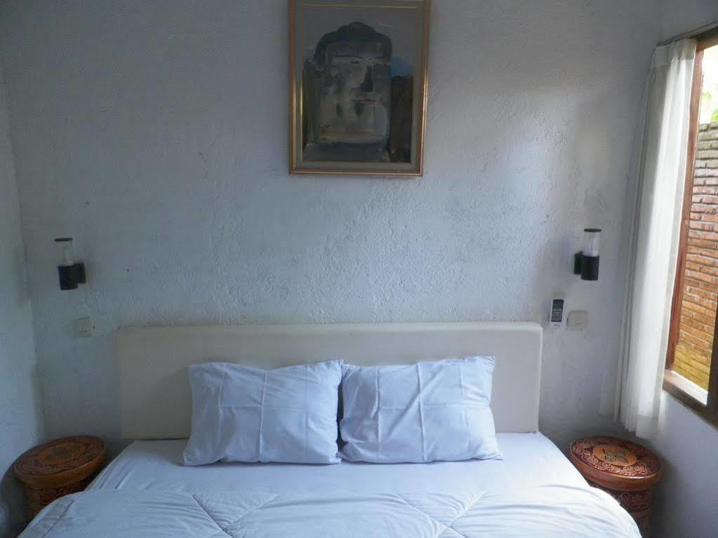 Cempaka Borobudur Guest House Magelang Buitenkant foto