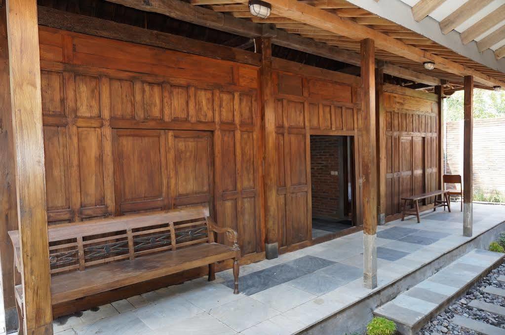 Cempaka Borobudur Guest House Magelang Buitenkant foto