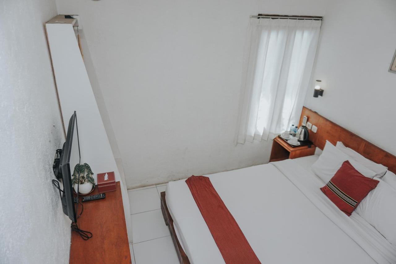 Cempaka Borobudur Guest House Magelang Buitenkant foto